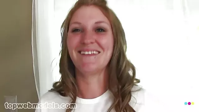 لاغر داستانسکس باخاله سفید چشم مرد نشسته