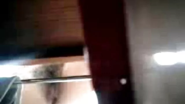 Kaley Hayes گرفتار پدرش عکسهای سکسی خاله میترا در حمام